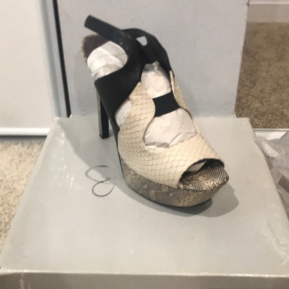 Jessica Simpson - Picture 1 of 5